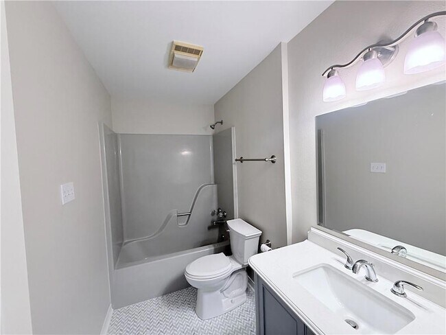 Building Photo - 1245 Sycamore Pl
