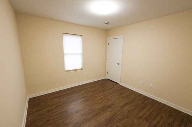 Building Photo - 332 Talbot Ave