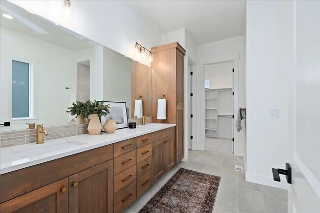 Building Photo - Brand new home stunning Valor Estates in Kuna