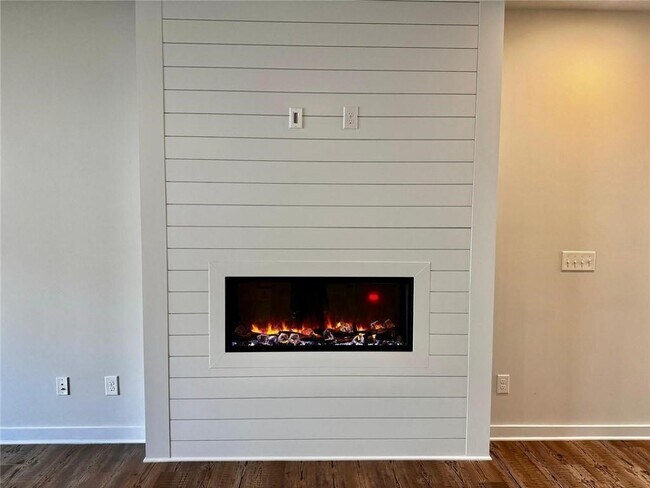 Building Photo - 1733 Harper Lily Ln