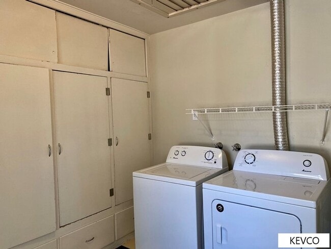 Building Photo - Sizable House on Remington!