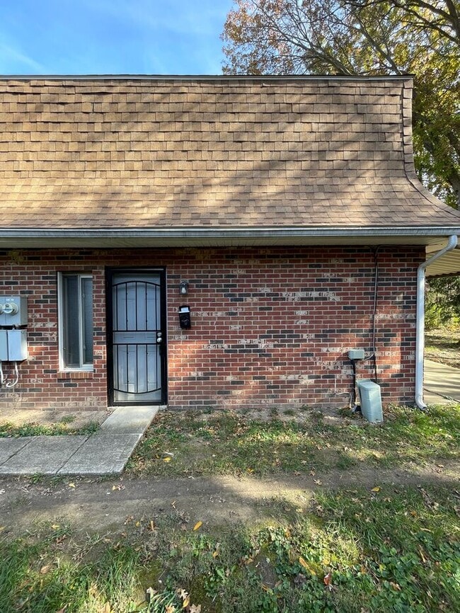 Primary Photo - Charming Studio Apartment with Ample Space...