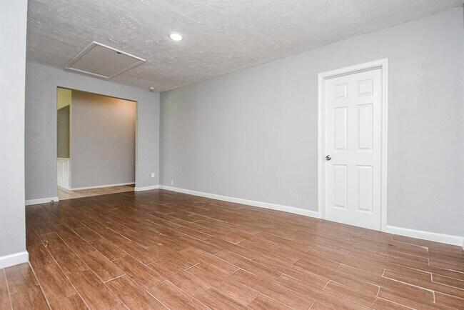 Building Photo - 23114 Newgate Dr
