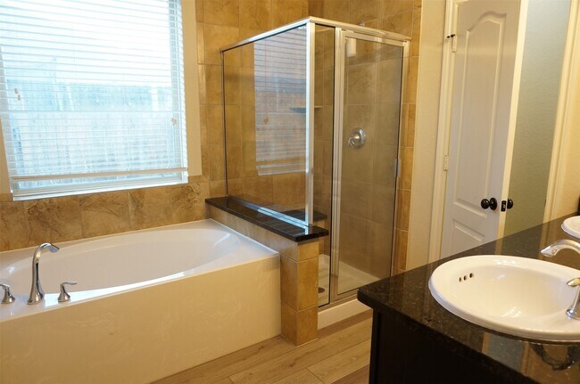 Building Photo - 6015 Mystic Berry Dr