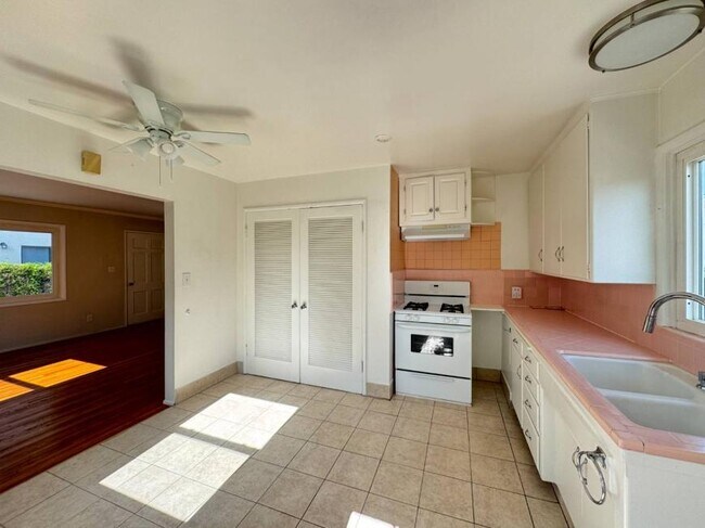 Building Photo - 2.0 bedroom in Pasadena California 91104