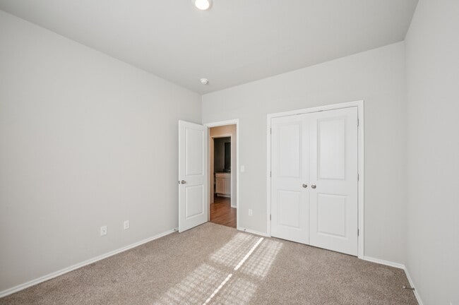 Building Photo - 4266 W Vlg Pk Dr