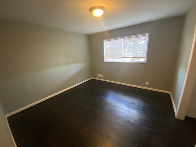 Building Photo - October Special!! Reduced Rent! Move In special- First Months Rent Free! Terms Apply! Call Today~