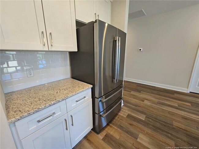 Building Photo - 111 Pine Needle Dr