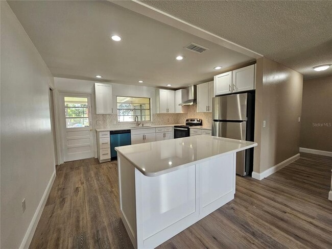 Building Photo - 6623 Swyear Ct