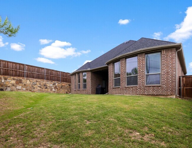 Building Photo - 3000 Waterglen Dr