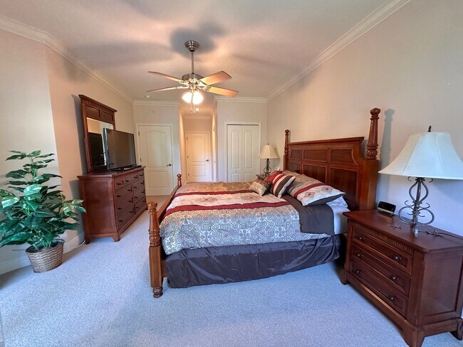 Building Photo - 45 Riverview Bend S