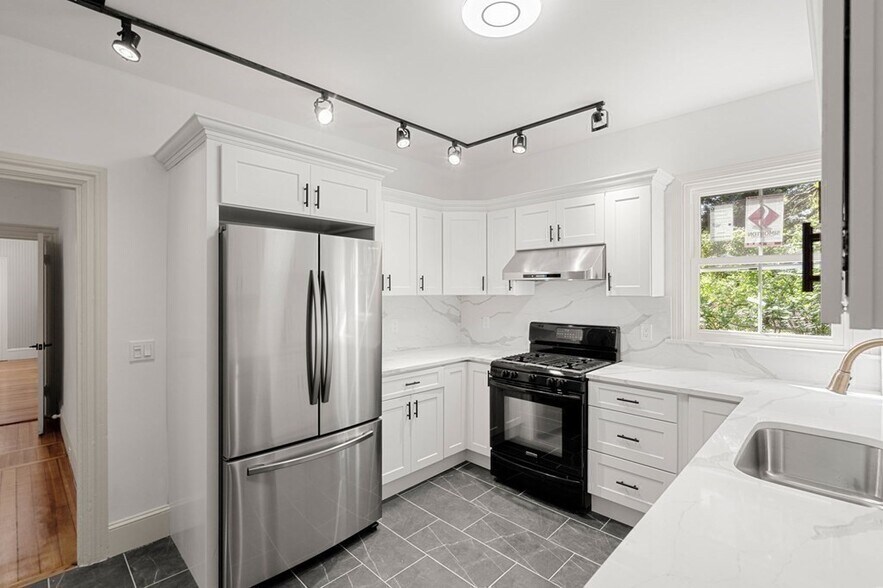 Building Photo - 107 Ellery St