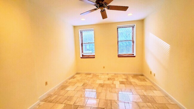 Building Photo - 129 Park Ave