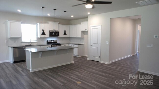Building Photo - 106 White Apple Wy