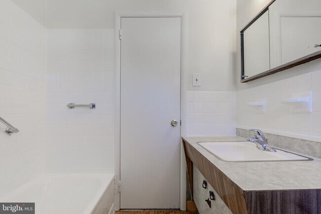 Building Photo - 5448 Hermit Terrace