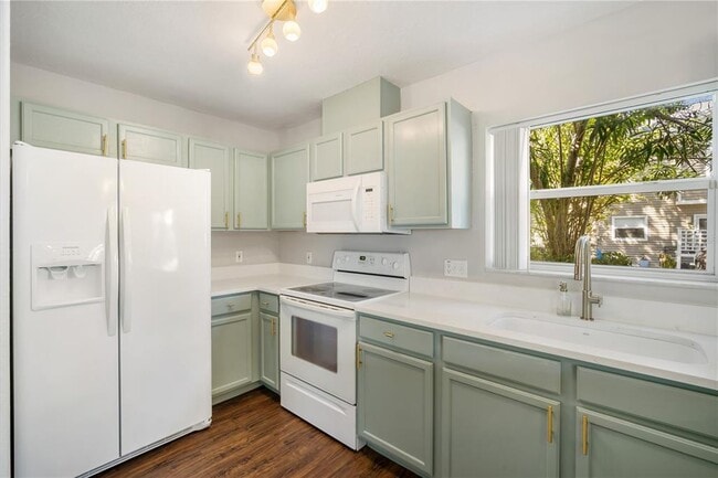 Building Photo - 8001 Boone Dr