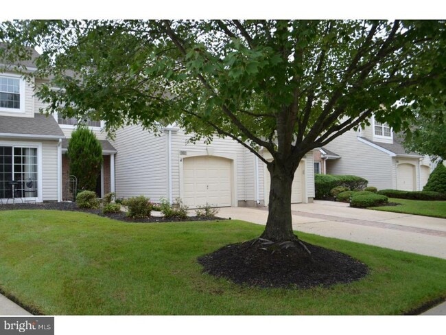Building Photo - 302 Doral Dr