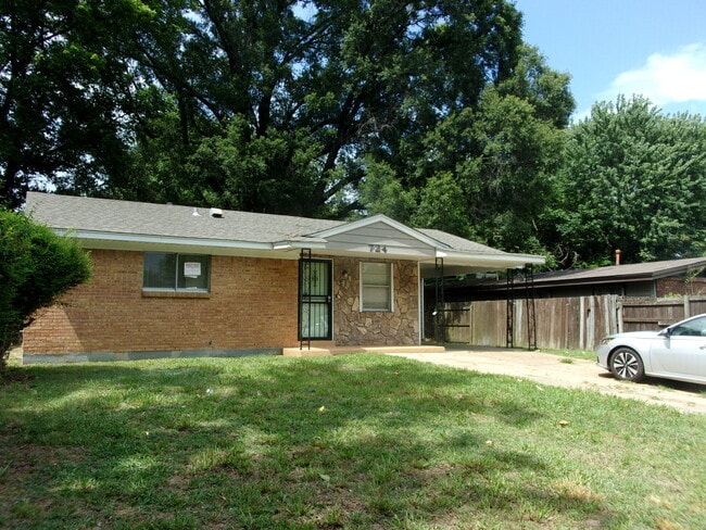 Building Photo - 724 Western Park Dr