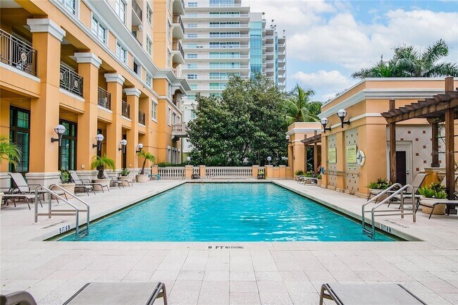 Building Photo - 750 N Tamiami Trl