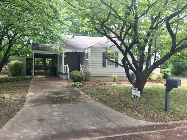 Primary Photo - Attractive 2 Bedroom House with Fenced Yard