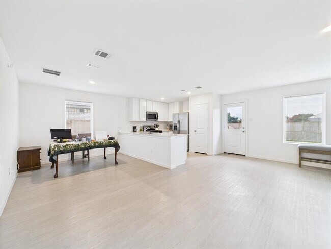 Building Photo - 2919 Summer Breeze Wy