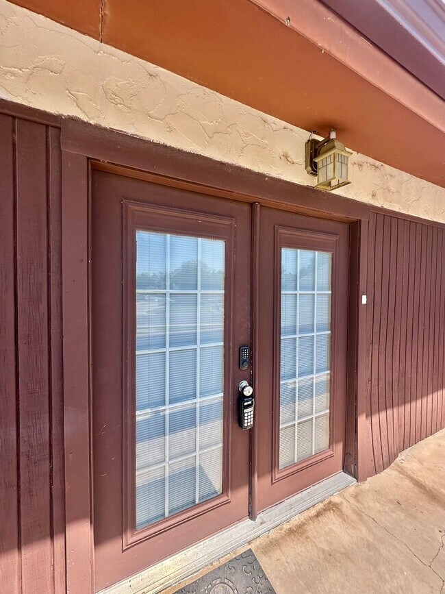 Building Photo - NOW AVAILABLE - 2-Bedroom 2-Bathroom Condo + Clubhouse/Pool/River Access