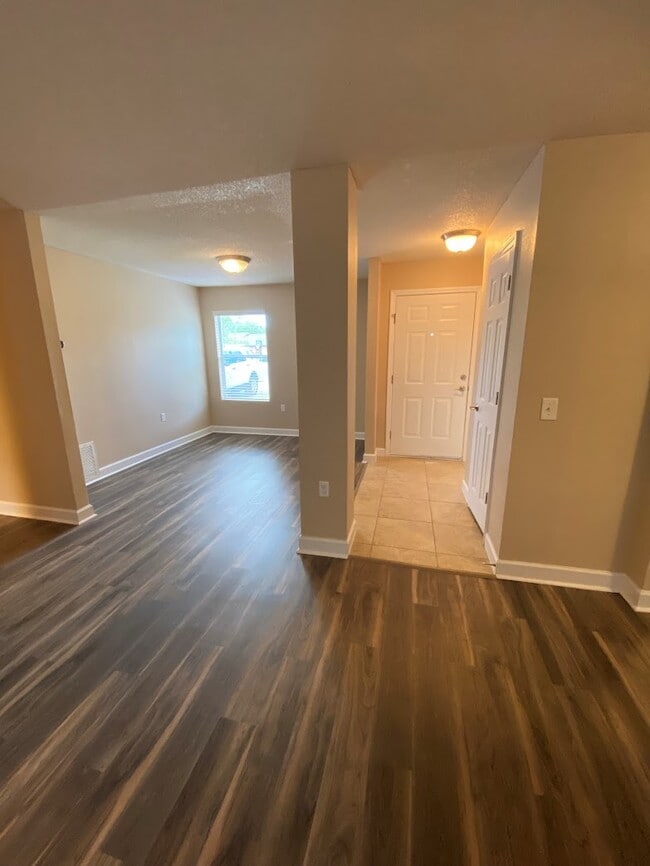 Building Photo - 32 Skystone Ct