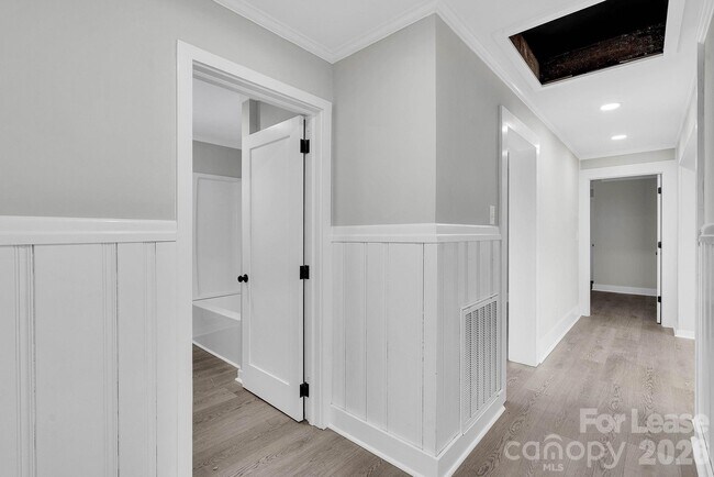 Building Photo - 2765 Long Cir