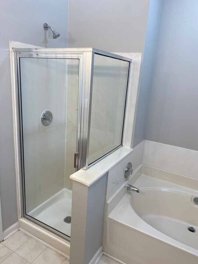 Building Photo - You can't miss this DEAL!