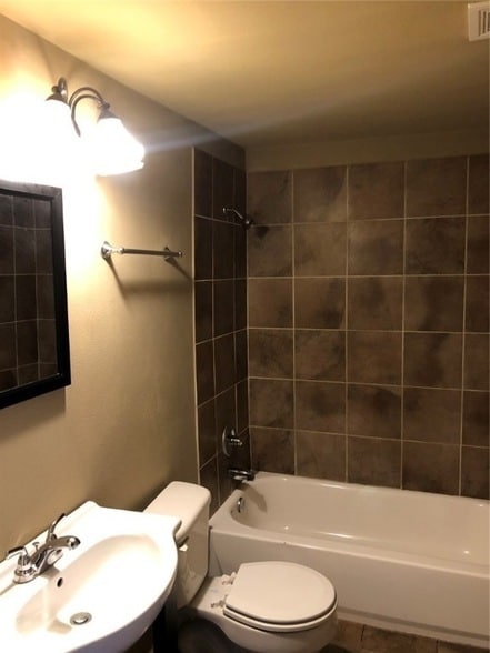 Building Photo - 581 S Ray Ave