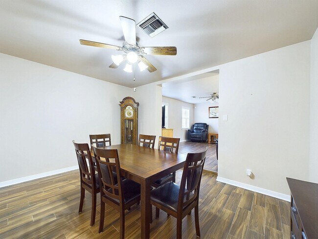 Building Photo - 2814 Balmorhea Ave