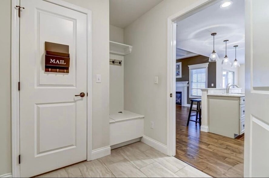 Building Photo - 1811 Spartan Dr