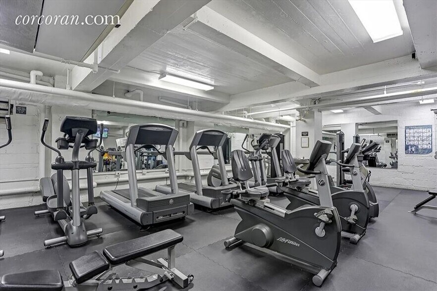 Building Photo - 425 E 63rd St