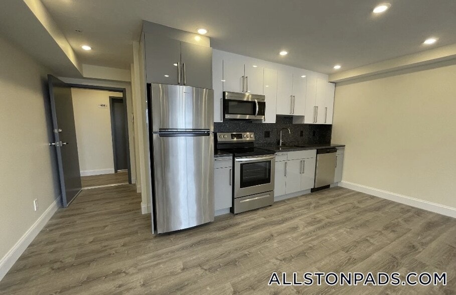 Building Photo - 1028a Commonwealth Ave