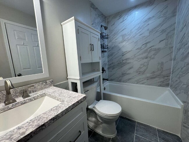 Building Photo - Recently Renovated Home Near Downtown Gillsville