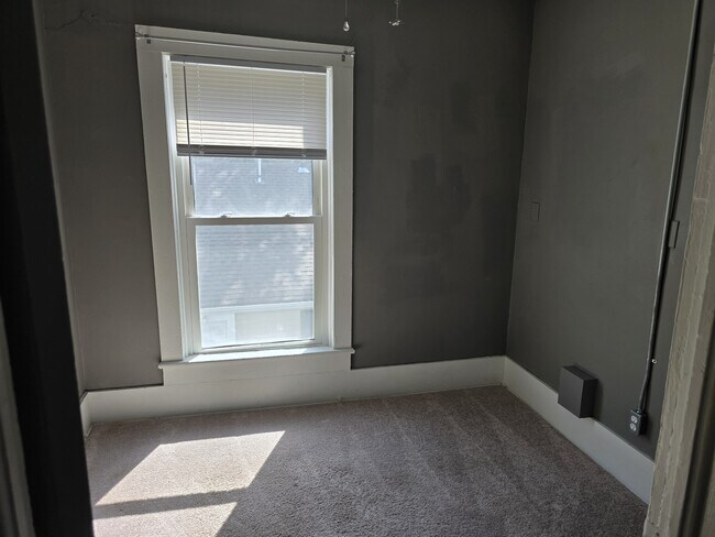Building Photo - 3936 Mercier St