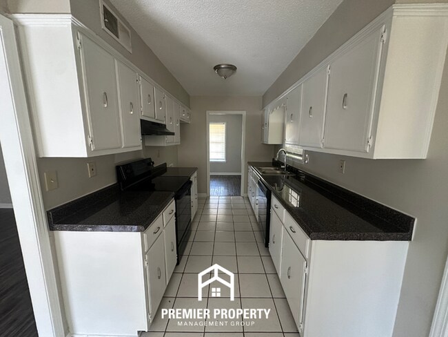 Building Photo - Gorgeous 4BR/2BA Bartlett Home with Brick Fireplace & Spacious Fenced Yard!