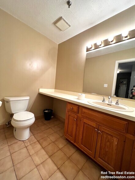 Building Photo - 152 Kelton St