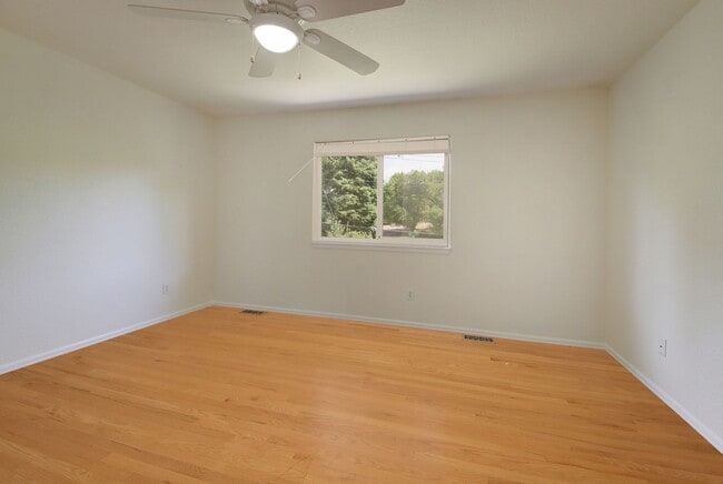 Building Photo - 1734 W Yampa St