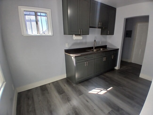 Building Photo - 8641 1/2 S Hoover St