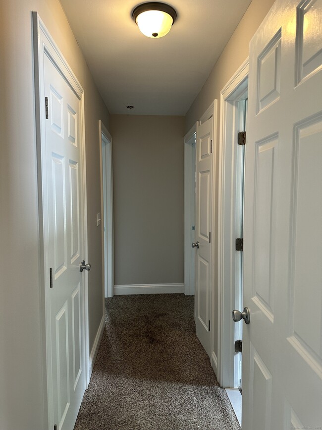 Building Photo - 2A Knollwood Dr
