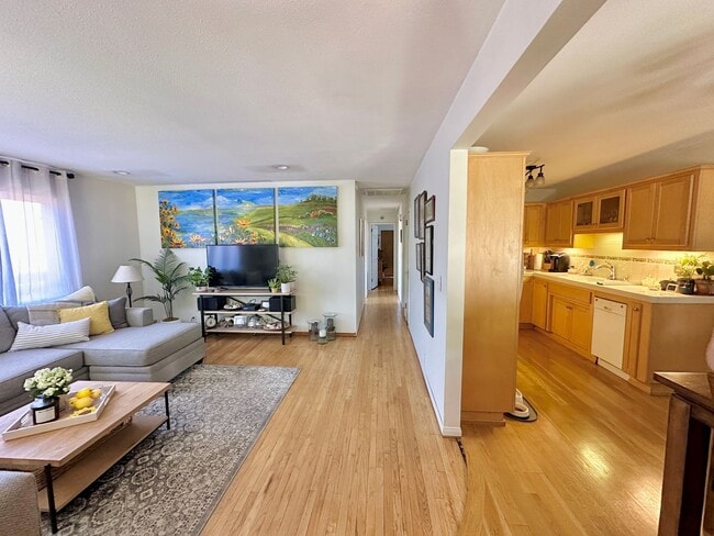 Building Photo - Charming 3 Bedroom 2 Bathroom Single Family Home Available June 5th *DO NOT DISTURB TENANT*