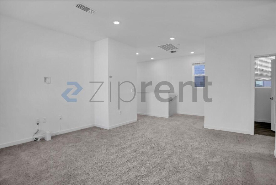 Building Photo - Unit