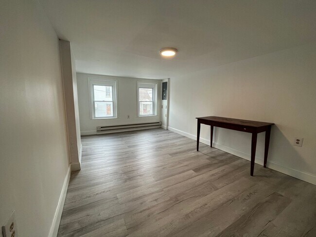 Building Photo - 568 S Main St