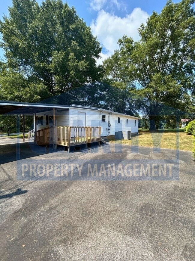Building Photo - Charming 3-Bedroom, 1-Bath Home with Bonus...