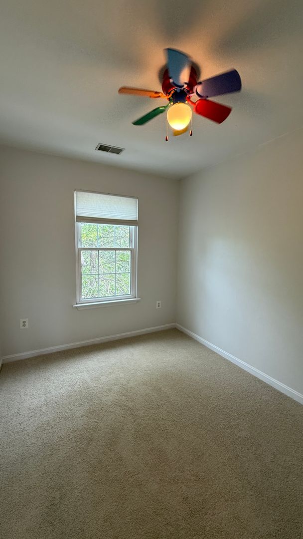 Building Photo - Glen Oaks Townhouse