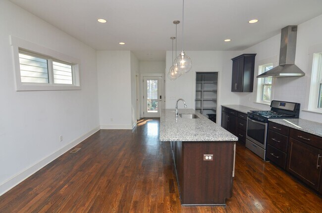 Building Photo - Stunner in East