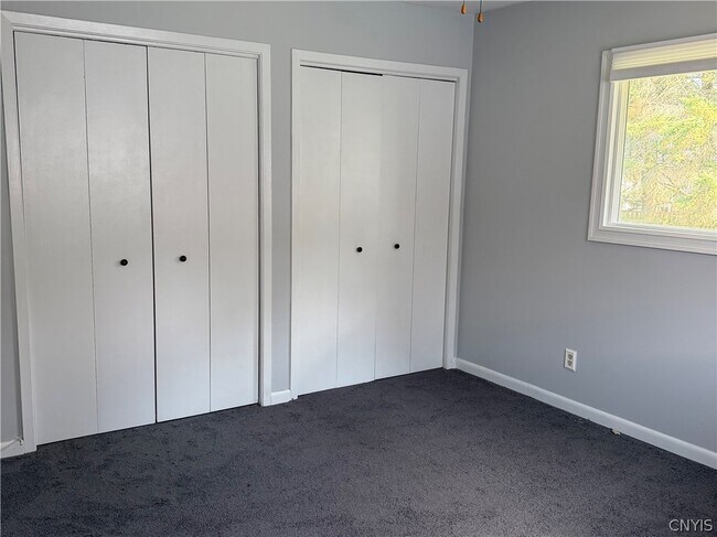Building Photo - 107 Hadley Dr