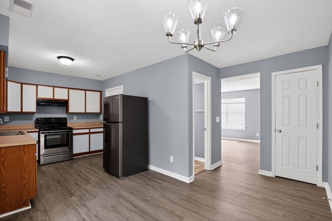 Building Photo - 3 Bedroom Townhouse King George