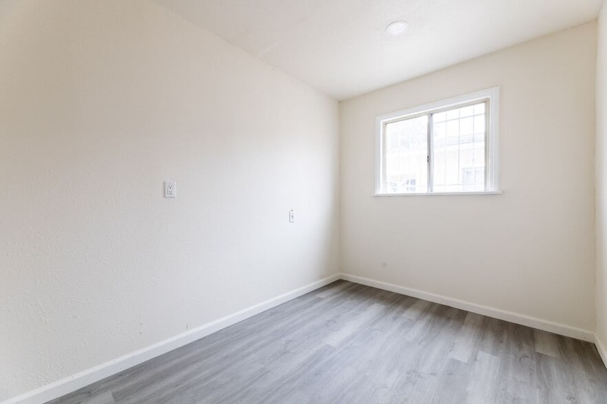 Building Photo - 138 W 82nd St